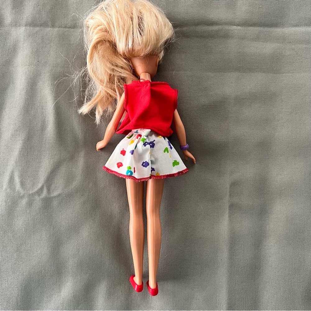 Mattel Barbie Skipper 1987 Doll with Cheerleading Outfit - Picture 2 of 9